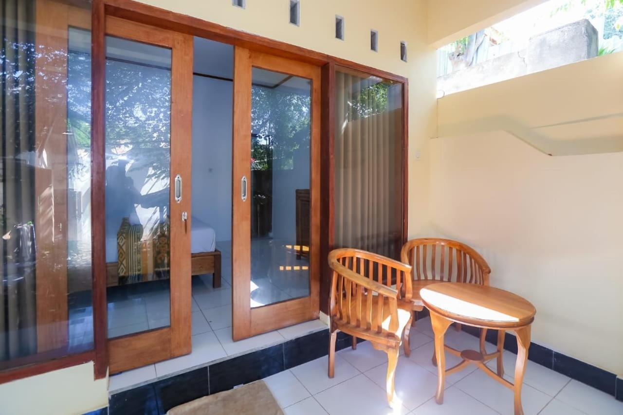 Radika House Lägenhet Gili Trawangan Exteriör bild