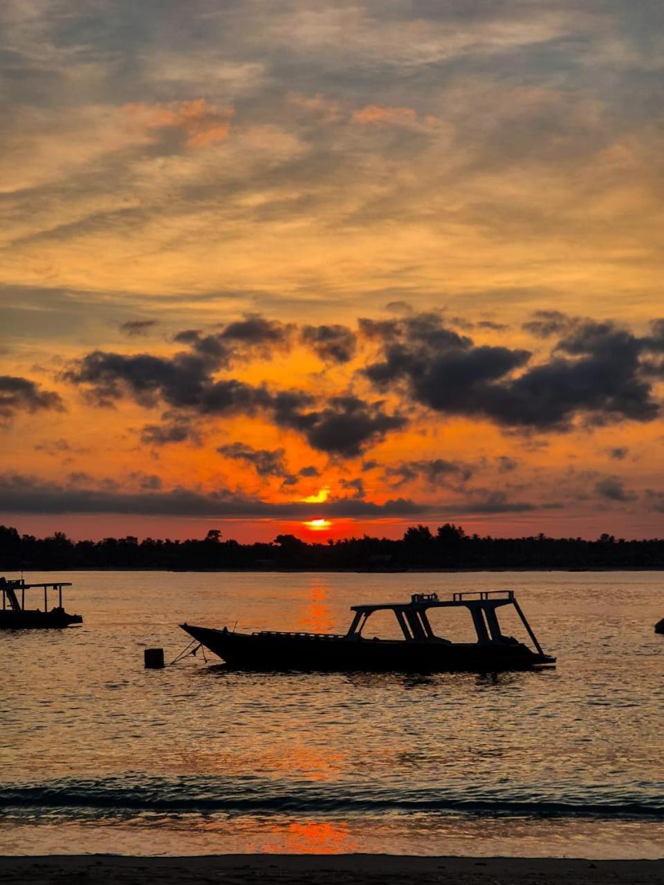 Radika House Lägenhet Gili Trawangan Exteriör bild
